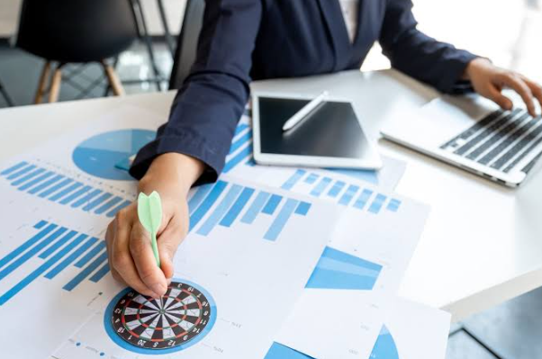 How to Build a List of Potential Employers in a New Location